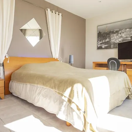 Lili Rose Вілла